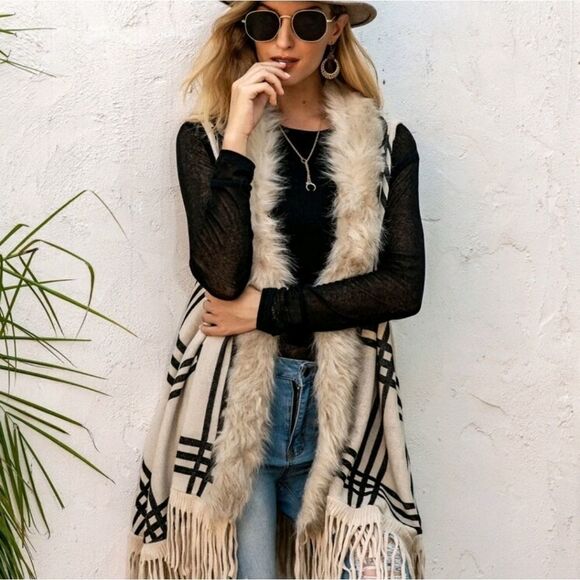 Plaid Pattern Fuzzy Trim Fringe Hem Cardigan - Picture 5 of 6